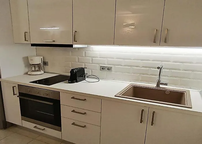 Xenius Zeus Luxury Suites In Nea Flogita