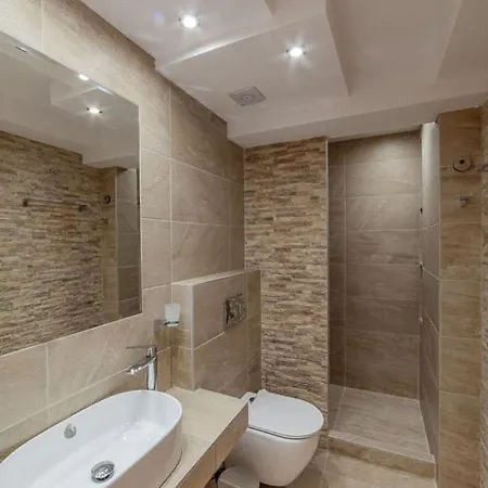 Xenius Zeus Luxury In Nea * פלוגיטה