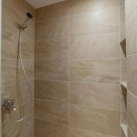 Xenius Zeus Luxury In Nea פלוגיטה