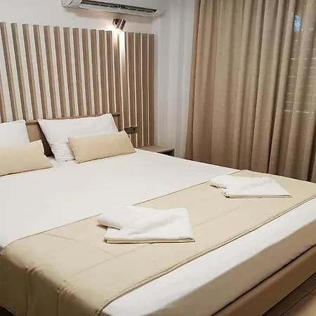 Xenius Zeus Luxury In Nea פלוגיטה