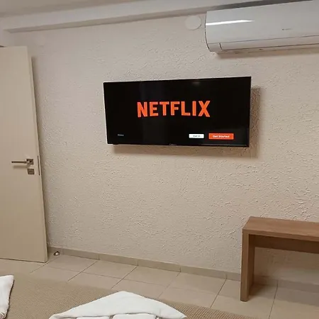Xenius Zeus Luxury In Nea פלוגיטה