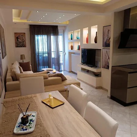 Xenius Zeus Luxury In Nea דירה פלוגיטה