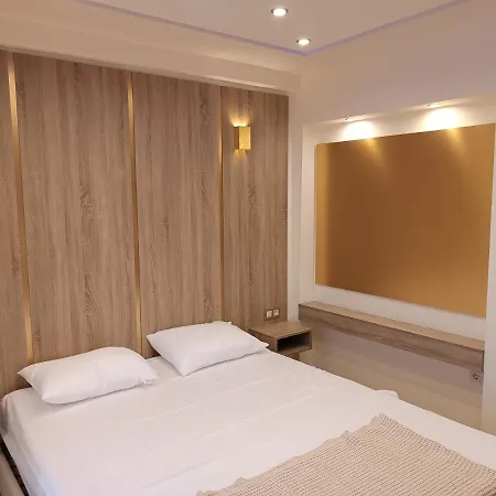 דירה Xenius Zeus Luxury In Nea פלוגיטה
