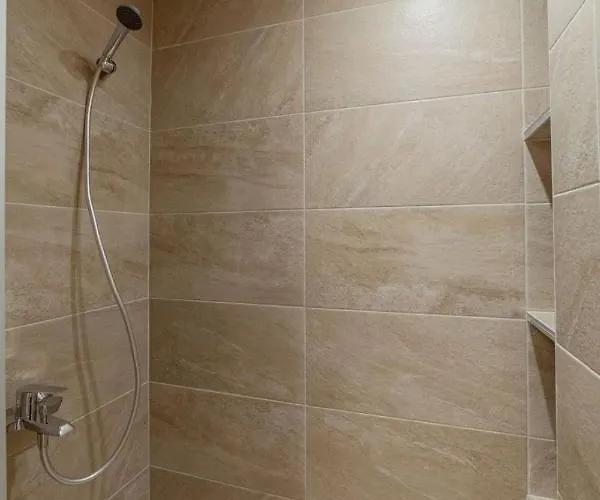 Xenius Zeus Luxury In Nea פלוגיטה