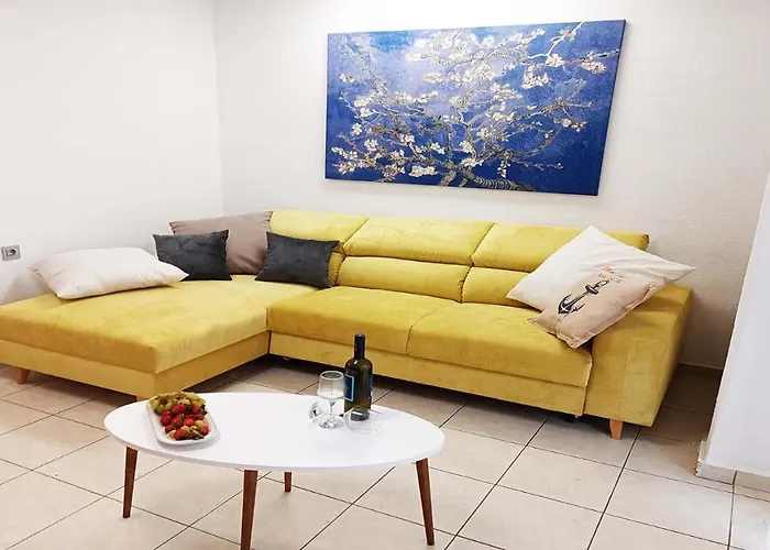 Xenius Zeus Luxury In Nea פלוגיטה