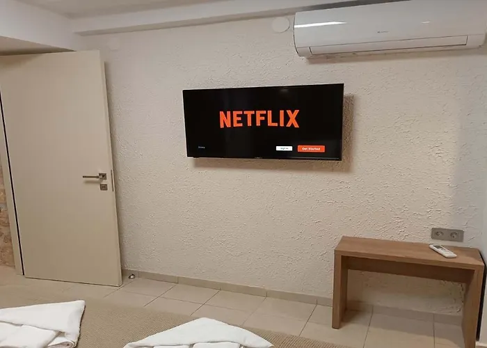 Xenius Zeus Luxury In Nea פלוגיטה