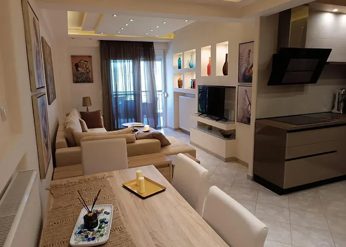 Xenius Zeus Luxury In Nea דירה פלוגיטה