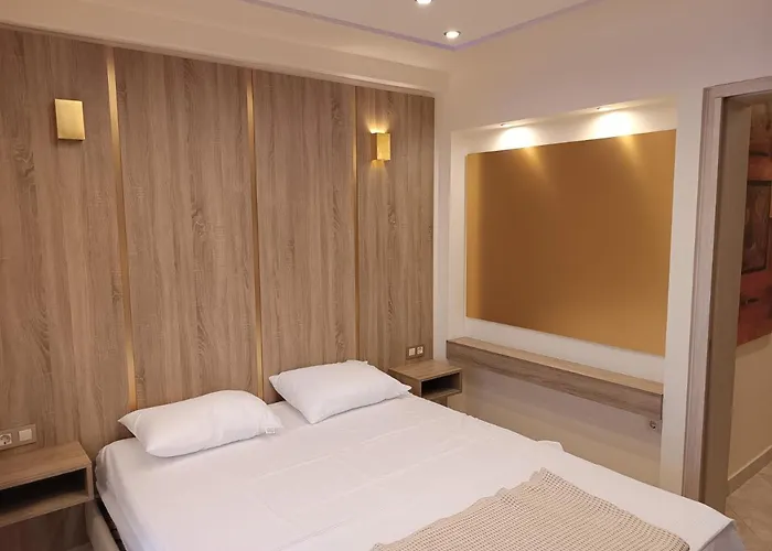דירה Xenius Zeus Luxury In Nea פלוגיטה